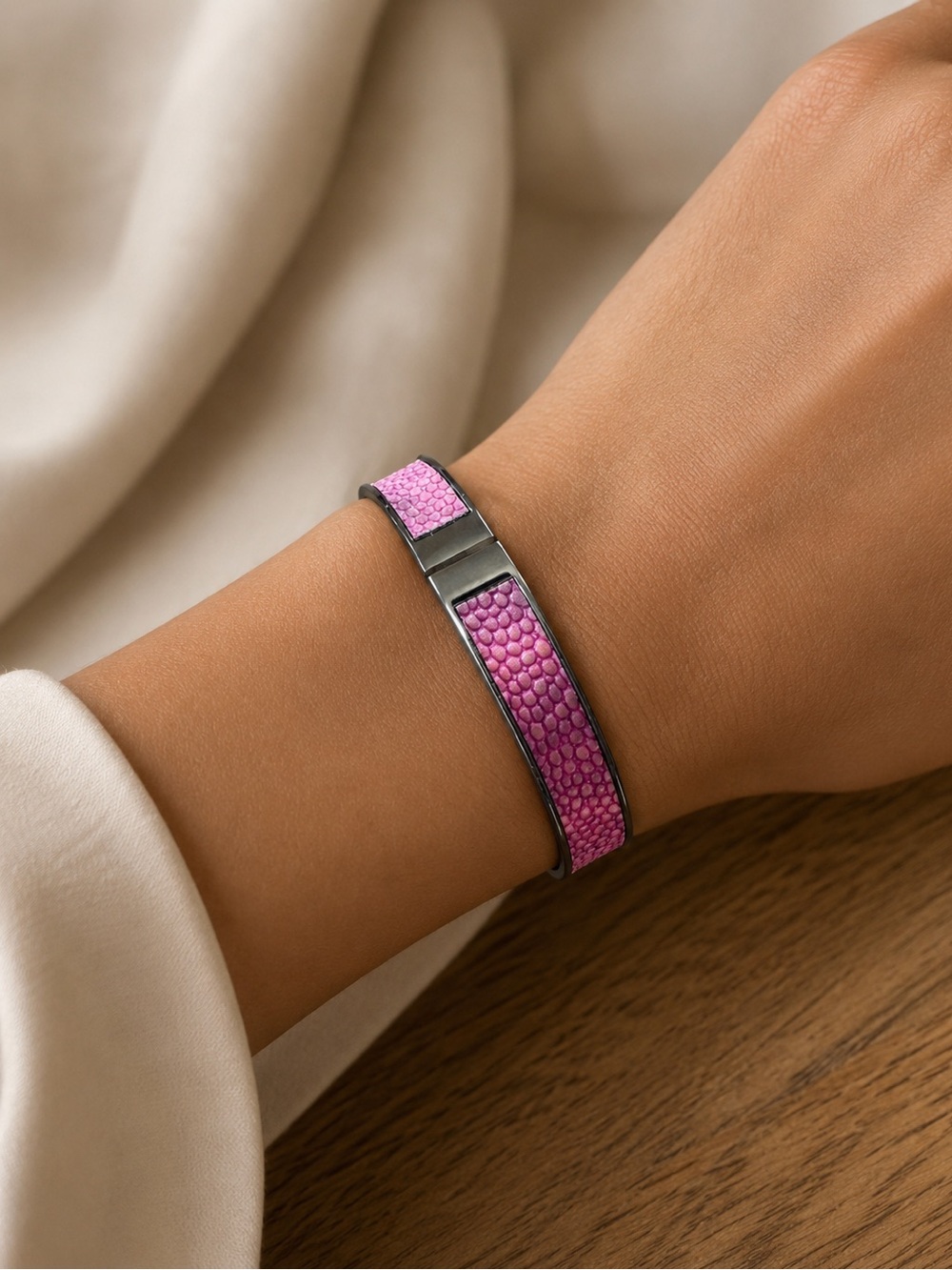 Premier Designs Pink Reptile Texture Hinged Bracelet Gunmetal Tone
